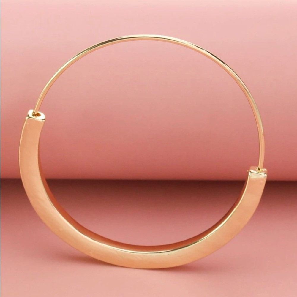 Minimalist Statement Hoop Earrings - Picture 5 of 7